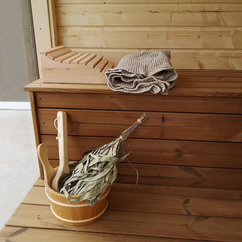sauna esterna con vetrata